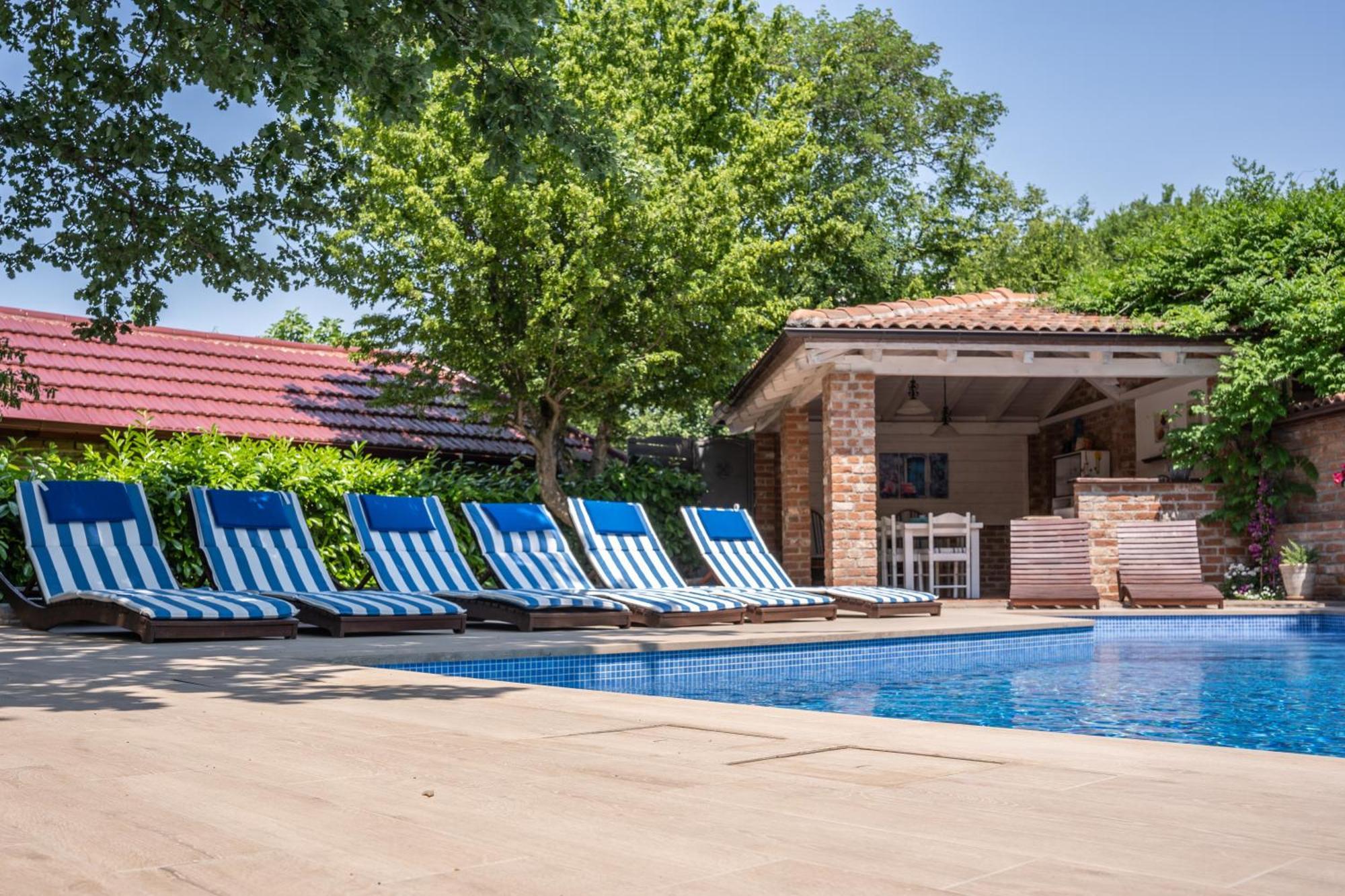 Villa Amalia Apartments Malinska Exterior photo