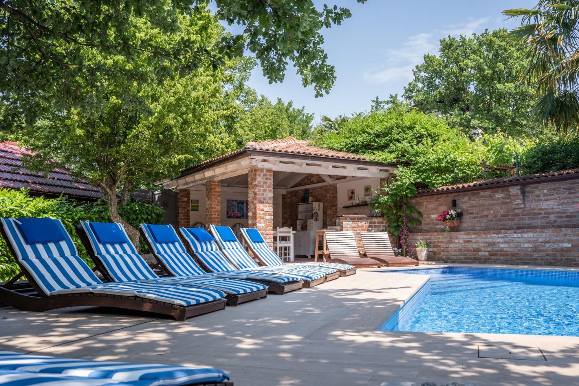 Villa Amalia Apartments Malinska Exterior photo
