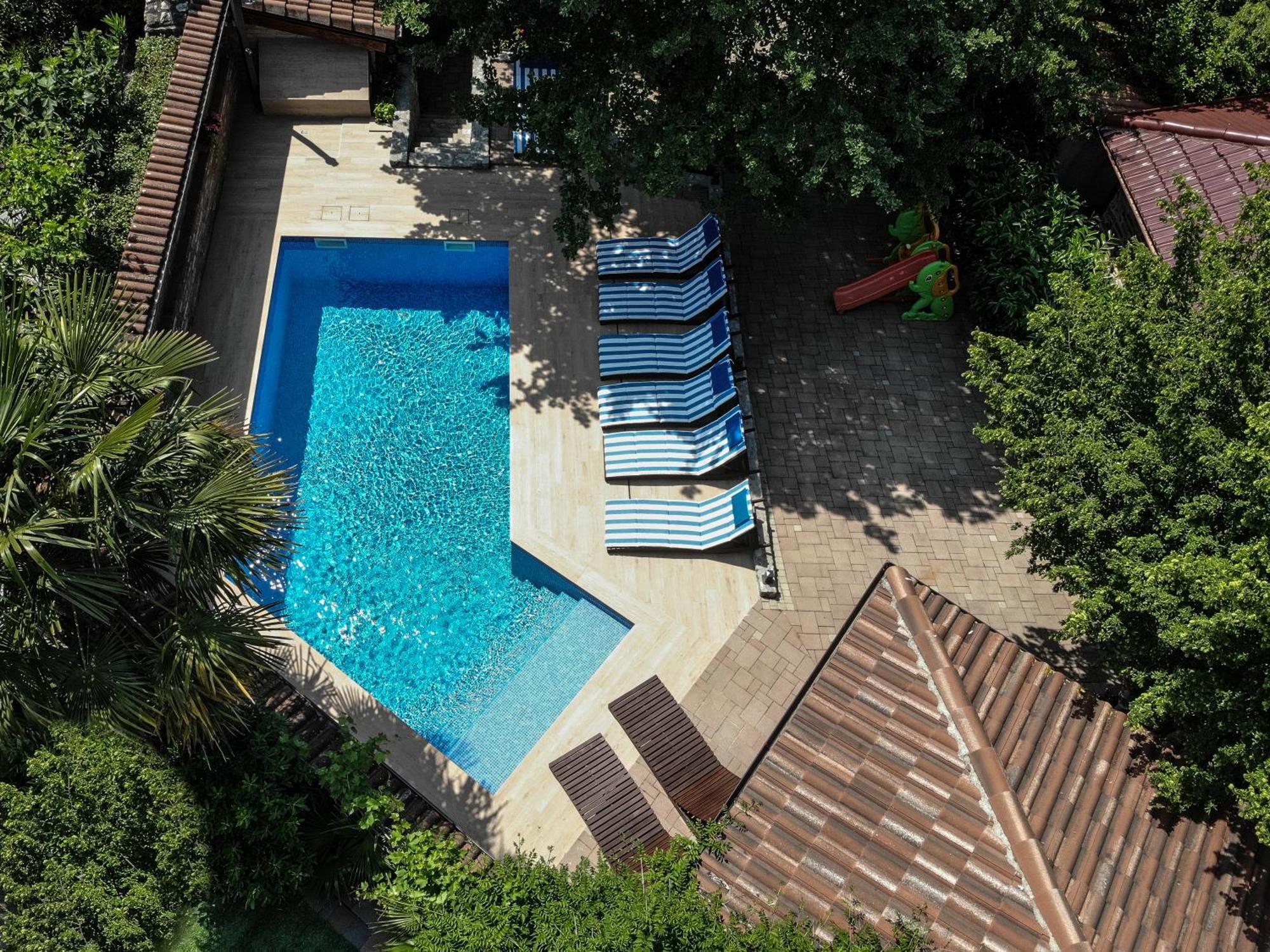 Villa Amalia Apartments Malinska Exterior photo